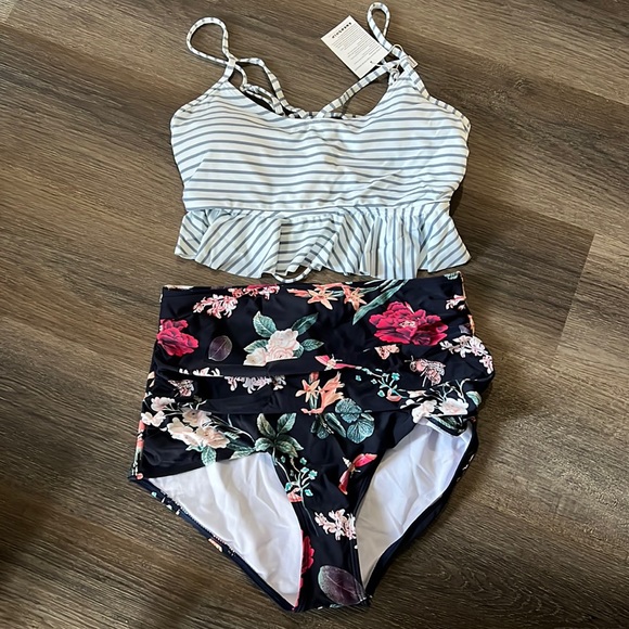 (27)NWT Cocoship bikini - Picture 1 of 4